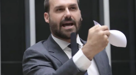 EDUARDO REAGE À FALA DE LULA SOBRE “LAMBE BOTAS DE TRUMP” E “TERRORISTA”