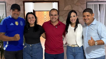 NA BUSCA DE VIABILIZAR BRENO MÁRCIA SE APROXIMA DE CHARLES DE TIRINGA