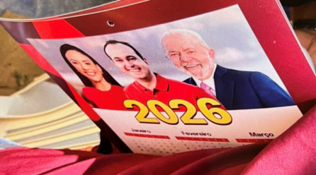 CALENDÁRIOS COM FOTO DE BRENO ARAUJO, MÁRCIA CONRADO E LULA ESTÃO SENDO DISTRIBUÍDOS, ANALISTAS POLÍTICOS FALAM EM CAMPANHA ANTECIPADA.