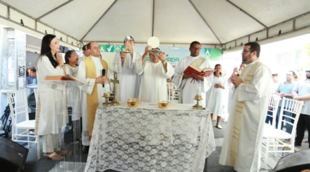 MARCIA INICIA TRABALHOS DE 2026 COM MISSA CAMPAL NA FRENTE DA PREFEITURA; “SÓ MESMO COM MUITA REZA…”, ALFINETA CRÍTICOS