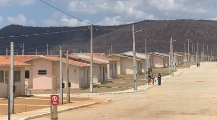 RESIDENCIAL VANETE ALMEIDA VAI INAUGURAR COM CASAS SEM LUZ, ÁGUA E MORADORES SEM TRANSPORTE COLETIVO