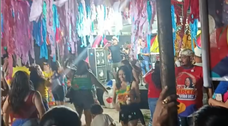 TÔ NA CONCHA ANIMOU O DOMINGO DE CARNAVAL EM ST, MAS COM POUCO FREVO