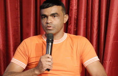 UMA MÃO LAVA A OUTRA: SECRETARIO REPROVADO PELA POPULAÇÃO E MANTIDO NO CARGO, RETRIBUI DECLARANDO VOTO AO CANDIDATO DE MARCIA CONRADO