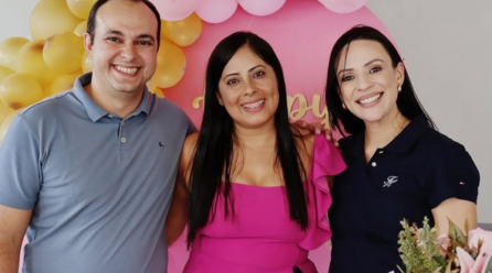 ENQUANTO A CIDADE PADECE, MÁRCIA E BRENO VIAJAM PARA FAZER POLÍTICA