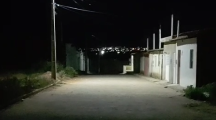 ENQUANTO A PREFEITURA DE ST SE ENROLA NAS TEIAS DE SUA BUROCRACIA, A POPULAÇÃO CONTINUA NA ESCURIDÃO POR FALTA DE LÂMPADAS PARA SEREM REPOSTAS NOS POSTES